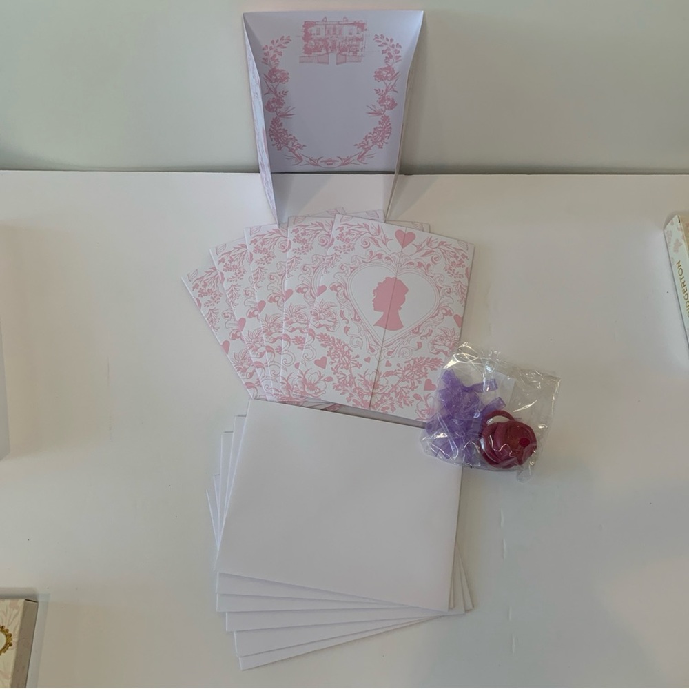 Bridgerton Invitation Sets, 4 boxes of 6 invitations/envelopes/wax seals/ribbons - Picture 7 of 12